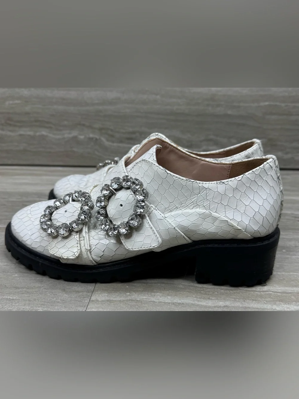 SCHUTZ white leather